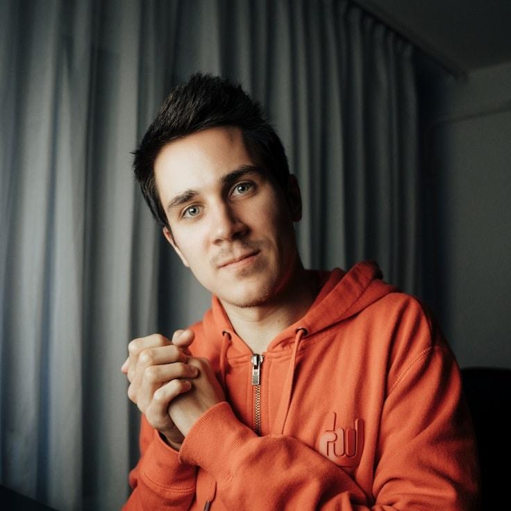 Portrait of Arin, group coordinator and fusion cooking expert